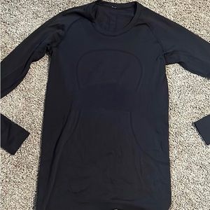 Black long sleeve lululemon swiftly tech size 2, only worn twice